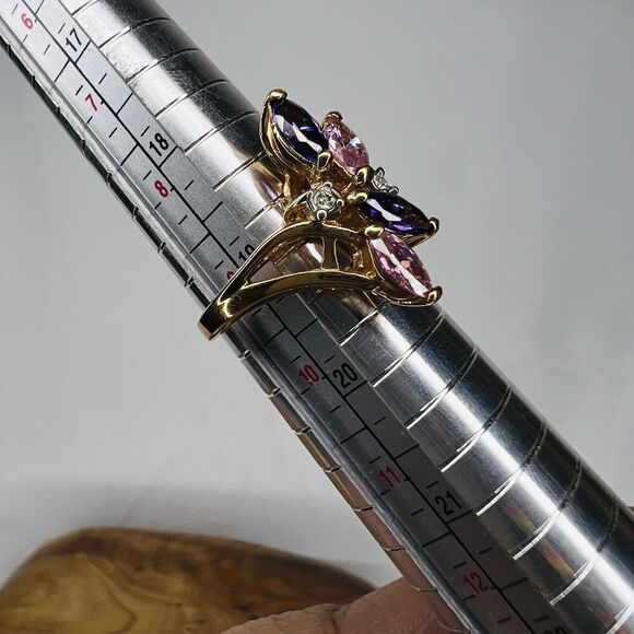 Vintage Ring Sz 9 Beautiful Pink Purple Clear Crystal Floral Gold Plate 4167 - Picture 10 of 12